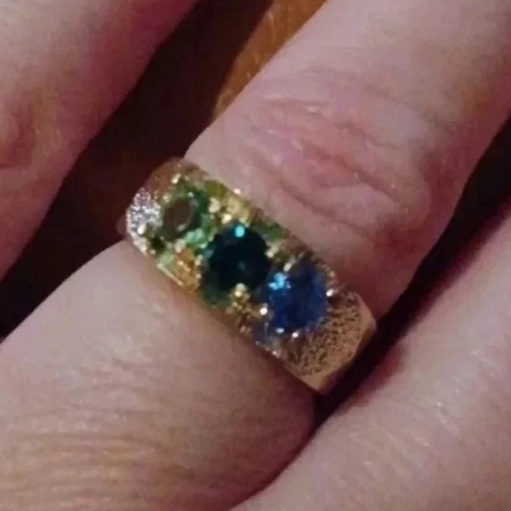 Gold-plated Mother's ring. Yellow